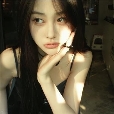 穿条纹睡衣的男孩